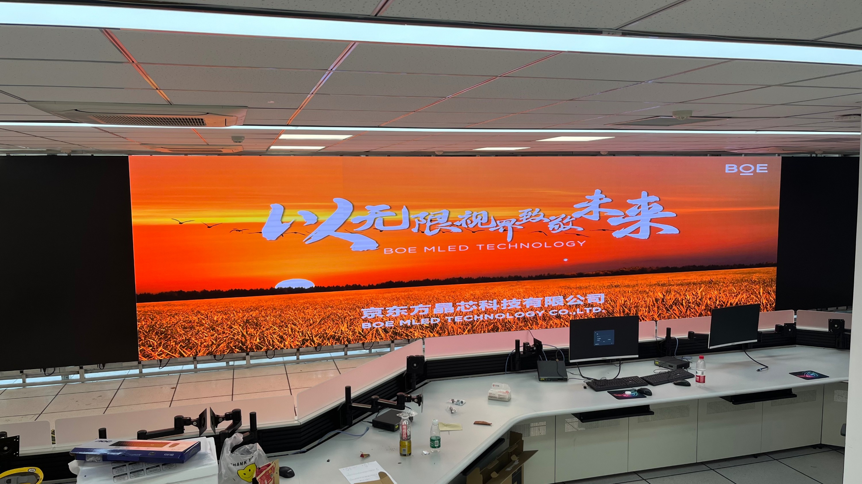 蔡甸汽車(chē)測(cè)試場(chǎng)COB1.2安裝調(diào)試完成   尺寸： 13.8*2.3625 ；像素點(diǎn) ：11040*1890 